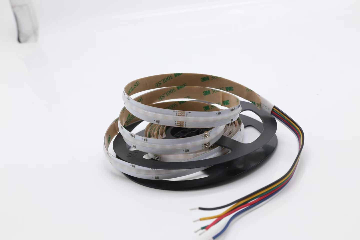 NovaBright 24V RGB+CCT 5-in-1 COB LED Strip Light – 560 LEDs/m, 2700K–6500K + RGB, 16W/m, CRI 90+, 12mm 5M 16FT Reel